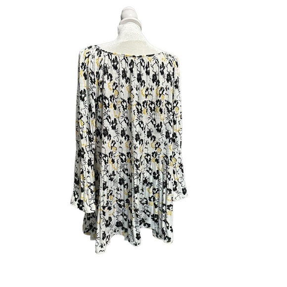 Avenue women's size 22/24 White, black and yellow floral blouse - Picture 3 of 5